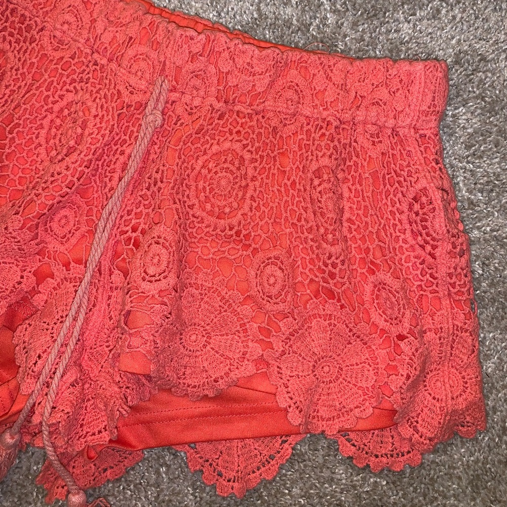 Breeze Over Orange Flower Designed shorts size S - Picture 6 of 11
